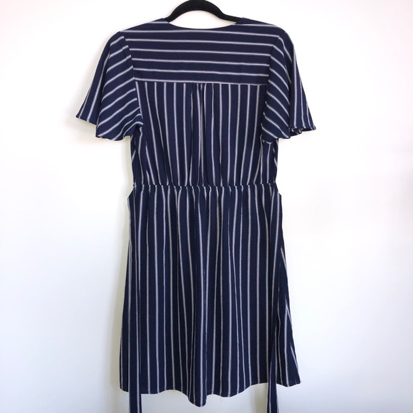 ✨2/$30✨ NAVY & WHITE STRIPED MIDI DRESS W TIE BACK - Picture 3 of 5